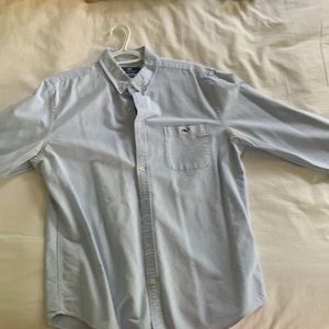 Vineyard Vines Blue button down dress shirt with front pocket